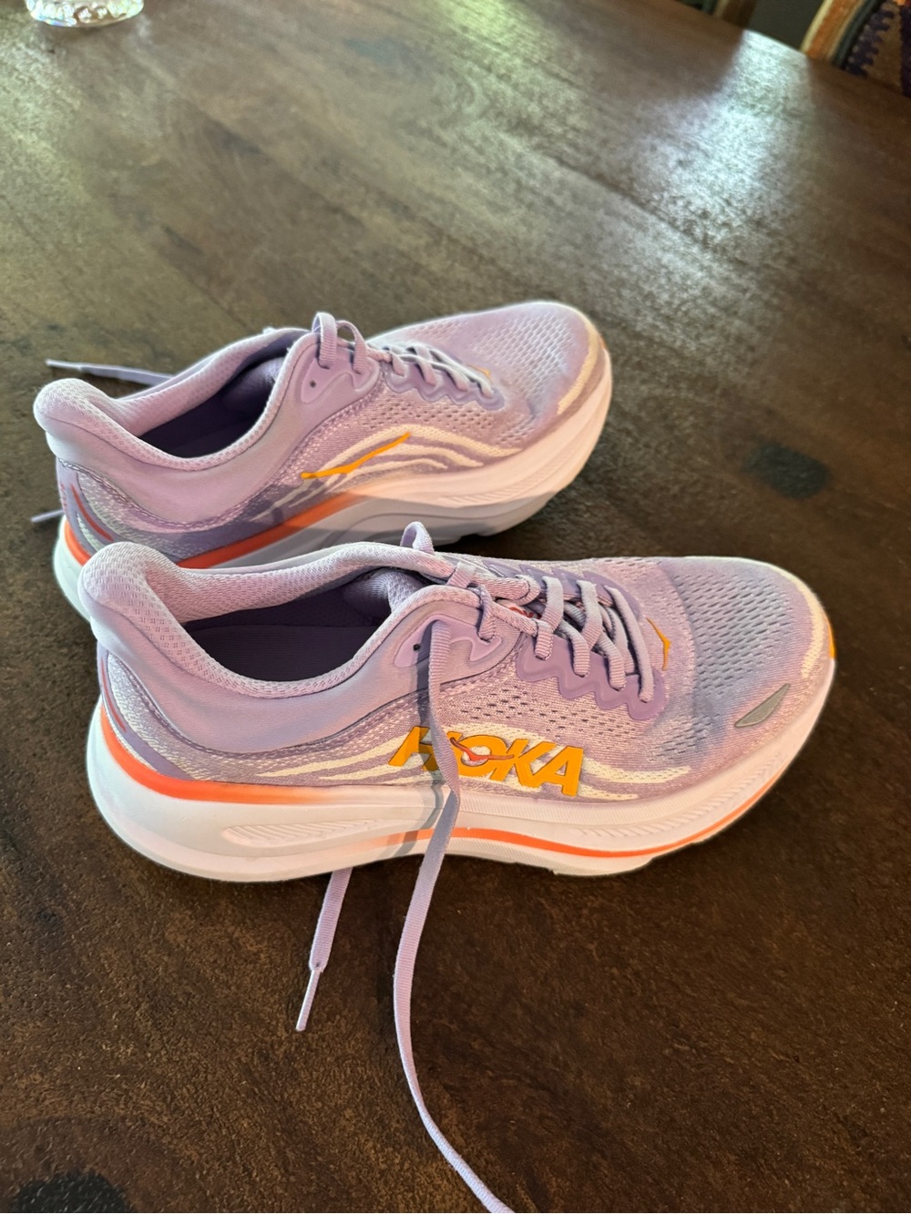 Lavender womens Hoka  Bondi athletic Shoes size 8.5 - Picture 2 of 4